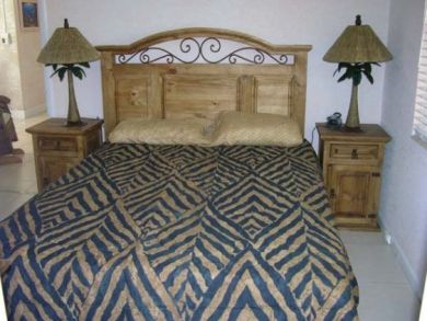 Marathon Vacation Home Sleeps Ten Guests.